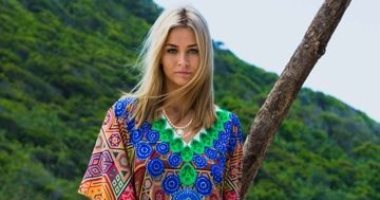 لأناقتك على البحر .. موديلات الفساتين الملونة بأقمشة مميزة 