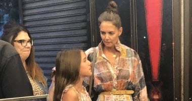 كاتى هولمز وسورى كروز يشاهدان مسرحية Moulin Rouge فى برودواى