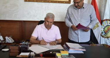 محافظ مطروح يعتمد نتيجة الدور الثانى للإعدادية ويخفض درجات القبول بالثانوية 
