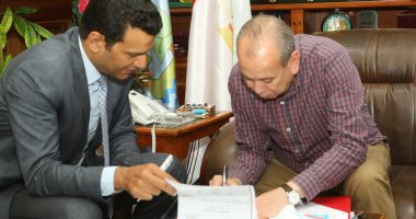 محافظ كفر الشيخ يبحث 100 تظلم للمزادات وتقنين الأراضى مع مفوض الدولة