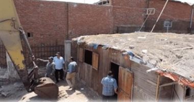 صور.. الشرطة تنتفض ضد تعديات بحيرة المنزلة وتطيح بالمخالفات