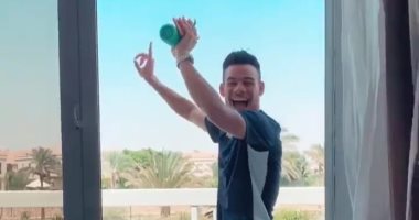 شاهد.. وصلة رقص لـ دونجا فى معسكر بيراميدز