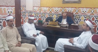 صور.. وكيل أوقاف الإسماعيلية يتابع توزيع صكوك الأضحية و83 ساحة لأداء صلاة عيد الأضحى