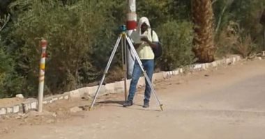  رفع مناسيب شوارع قرية الجديدة بالداخلة للبدء فى مشروع الصرف الصحى بالقرية 