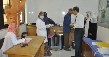 صور.. تحليل المخدرات وفيرس سى ضمن إجراءات الكشف الطبى للطلاب الجدد بجامعة القناة