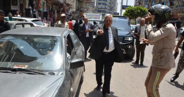 صور.. محافظ الدقهلية يسحب رخص السيارات المخالفة بشارع بورسعيد بالمنصورة