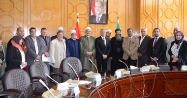 صور.. محافظ الإسماعيلية يلتقى أعضاء مجلس أمناء بيت العائلة المصرية 
