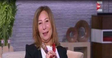 صفاء الطوخى لـ"كلام ستات": "بشتغل فى الفن من 25 سنة وبخاف أعمل كوميديا".. وفيديو لسيدة كندية تقود سيارتها على سلم لتجنب الزحام.. والبرنامج يكشف تفاصيل أول مايسترو آلى يقود أوركسترا فى العالم 