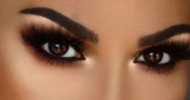للعيون العسلى.. مكياج بظلال ملونة لنظرات ساحرة 