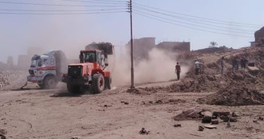 رفع مخلفات وأنقاض نجع أبو عصبة لإستكمال إحياء "طريق الكباش" بالأقصر