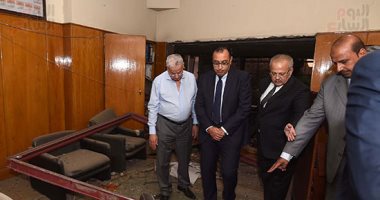 رئيس الوزراء يتفقد مبنى معهد الأورام ويزور مصابى الحادث الإرهابى