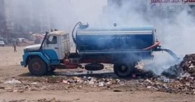 اضبط مخالفة.. سيارة صرف تلقى حمولتها بترعة بجوار الطريق الدائرى بشبرا الخيمة