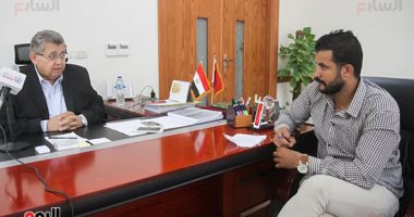 رئيس الجامعة الصينية: لاسقف لمنح أبناء الشهداء بشرط تحقيق الحد الأدنى.. تفضلوا بحياتهم علينا ولن نبخل على أبنائهم..الشيحى: بدء الدراسة بهندسة البترول والغاز سبتمبر المقبل.. ولدينا 1300طالب ونستهدف 4 كليات جديدة