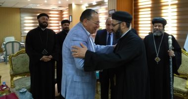 صور .. وفد كنائسى يزور محافظ الشرقية لتهنئة المحافظ بعيد الأضحى
