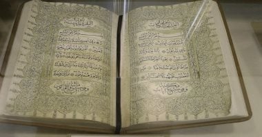 صور.. سلم الكعبة الخشبى والأعمدة ومصحف عثمان.. أبرز مقتنات معرض عمارة الحرمين