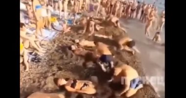 شاهد.. "ادفن حبيبتك" أغرب مسابقة روسية على الشاطئ