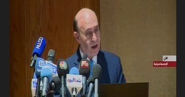 مهاب مميش: قبل نهاية الأسبوع الحالى تنتهى أزمة السفينة الجانحة بقناة السويس