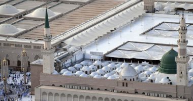 مصلون المسجد النبوى يؤدون صلاة أول جمعة فى العام الهجرى الجديد
