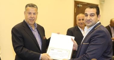 محافظ بنى سويف يكرم العاملين المميزين بالإدارة المحلية على مستوى المحافظة
