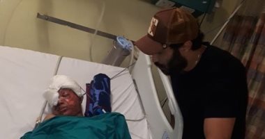 أحمد فهمى يزور ضحايا انفجار معهد الأورام.. ويطالب جمهوره بدعم المصابين
