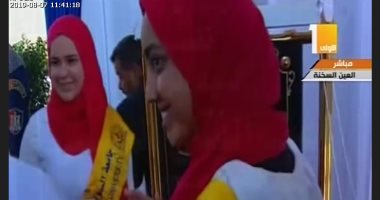 الرئيس يقدم الشباب لإزاحة الستار عن اللوحة التذكارية لمجمع إنتاج الأسمدة