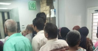 أهالى مدينة المنيا يشتكون من التكدس وأعطال النت بمكاتب البريد