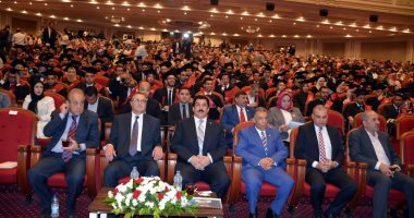 محافظ القليوبية يشهد حفل خريجى كلية الهندسة بشبرا الخيمة