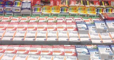 جمارك مطار برج العرب تحبط محاولة تهريب مكملات غذائية ولبان نيكوتين