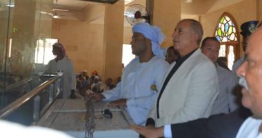 صور.. محافظ البحر الأحمر يزور ضريح الشيخ الشاذلى أبو الحسن بمرسى علم
