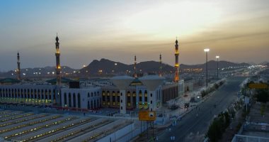 صور.. عرفات يتزين لاستقبال ضيوف الرحمن للوقوف عليه غدا