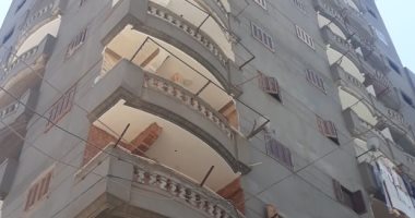 وقف البناء بمحل تجارى وعقار مخالف بحى الجمرك فى الإسكندرية
