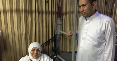صور.. مشهد إنسانى.. بعثة الداخلية توفر أتوبيسات لذوى الإعاقة لنقلهم لعرفات