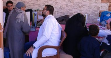 قرية باب العبيد بالإسكندرية من التهميش إلى التطور.. الجامعة تتبنى إعادة قوافل طبية وخدمية وتثقيفية لضمان حياة كريمة.. فحص طبى لكافة الأمراض وعلاجها.. فصول محو الأمية وورش لتعليم الحرف اليدوية.. وإنشاء شبكة صرف