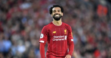 محمد صلاح بيمشى على المياه قبل قمة ليفربول ضد أرسنال.. فيديو