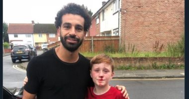 سوبر كورة.. محمد صلاح يدعم الطفل المصاب فى لقاء السيتى بتلك "الهدية"