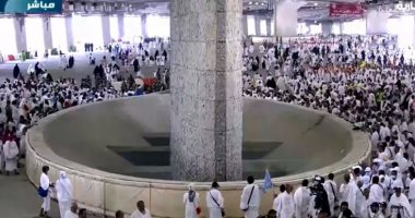 الحجاج يرمون جمرة العقبة الكبرى فى مشعر منى
