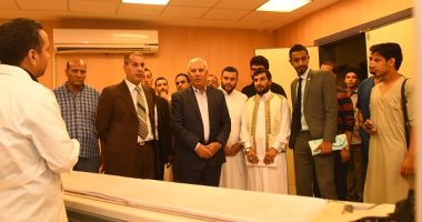 صور.. محافظ مطروح يتفقد مستشفى الضبعة ويصدق على شراء مستلزمات طبية 