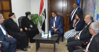 صور .. الانبا باخوميوس يترأس وفدا قبطيا لتهنئة محافظ البحيرة بعيد الأضحى