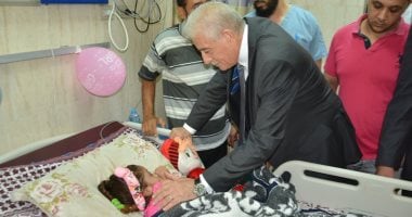 صور.. محافظ جنوب سيناء يزور مستشفى الطور العام ويهنئ المرضى بعيد الأضحى