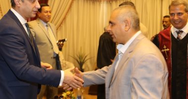 محافظ سوهاج يستقبل المهنئين بالعيد من أبناء المجتمع السوهاجى