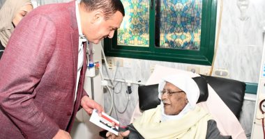 صور.. محافظ البحيرة يتفقد المعهد الطبى بدمنهور ويهنئ المرضى بعيد الأضحى