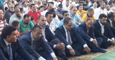 صور.. محافظ بورسعيد يؤدى صلاة عيد الأضحى بساحة مدينة بورفؤاد‎