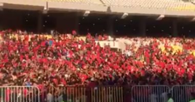 فيديو.. جماهير الأهلى تشعل برج العرب بالهتاف قبل مواجهة اطلع برة