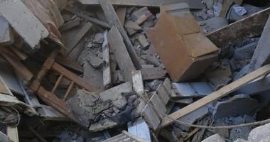 صور.. "تضامن الإسكندرية" تصرف إعانات مالية لأسر عقار "الجمرك" المنهار
