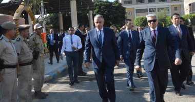 محافظ المنيا يزور معسكر قوات الأمن للتهنئة بعيد الأضحى المبارك