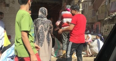 صور.. زحام أمام محلات الجزارة لذبح الأضاحى فى أول أيام عيد الأضحى بالغربية