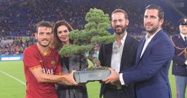 روما يتوج بكأس مابل جرين على حساب ريال مدريد ويحتفل بشجرة.. فيديو