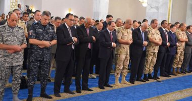 الرئيس السيسى يؤدى صلاة عيد الأضحى فى "العلمين" بحضور الوزراء وكبار رجال الدولة.. ومفتى الجمهورية يتناول دروس سيدنا إبراهيم للأمة.. ويتحدث عن الإصلاح الاقتصادى وتضحيات المصريين.. ويؤكد: ستثمر عن وطن قوى (فيديو)