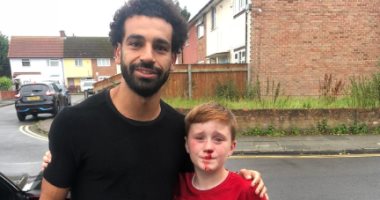 "فيفا" يبرز واقعة محمد صلاح مع طفل ليفربول