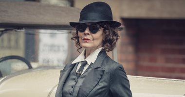 بولى جراى فى كامل اناقتها قبل عرض الموسم الجديد من Peaky Blinders